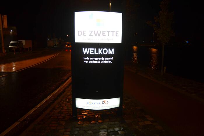 Welkomstbord in brand