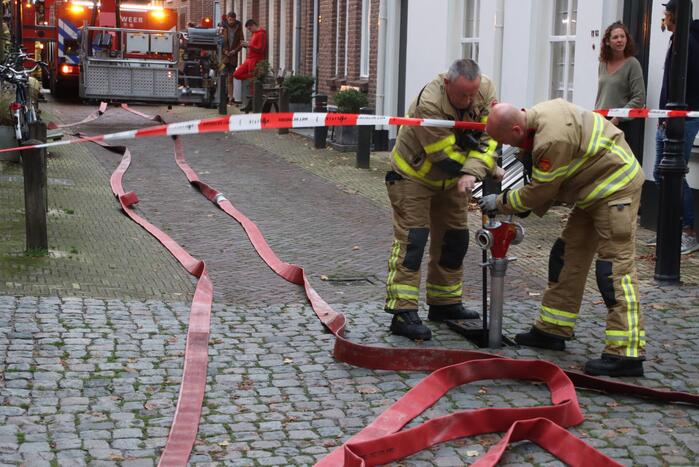 Veel rookontwikkeling bij grote brand in woning