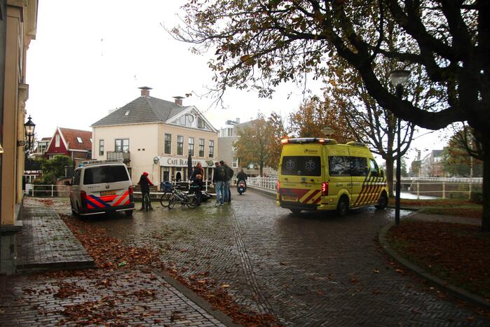 Scooterrijder gaat hard onderuit en raakt gewond