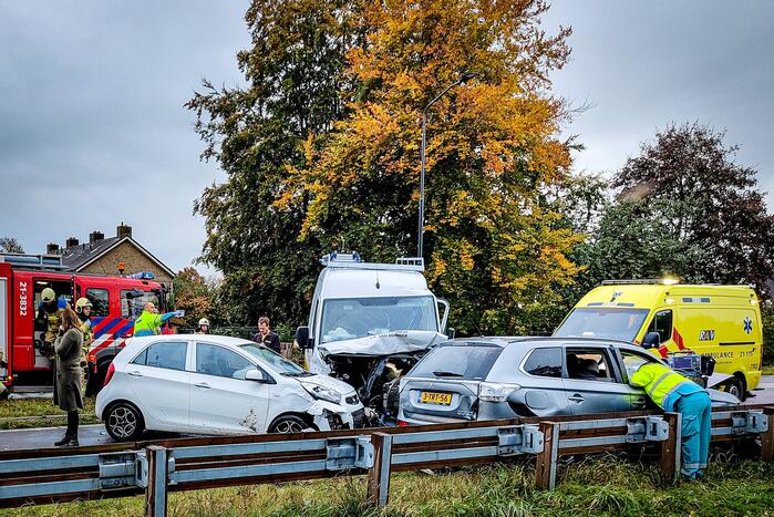 Ravage na ongeval met vier voertuigen