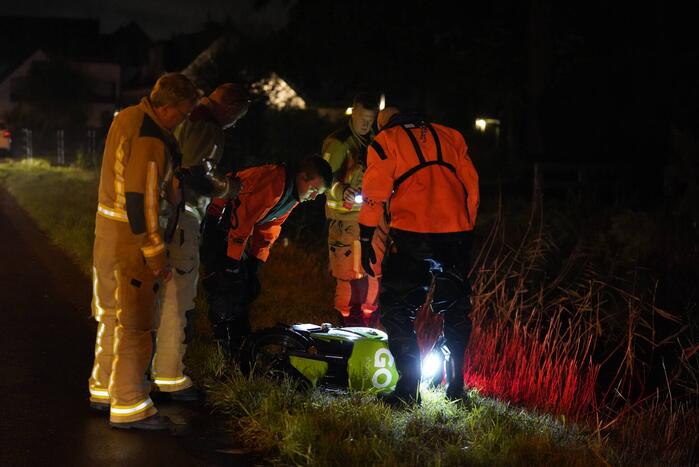 Scooter aangetroffen bij waterkant
