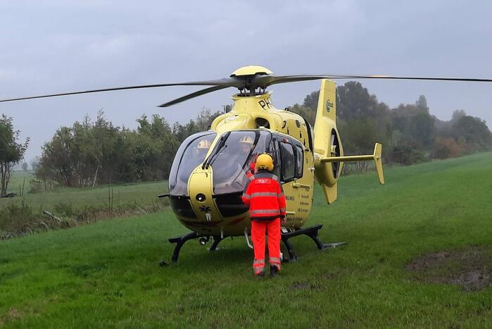 Auto belandt op zijn kant na botsing