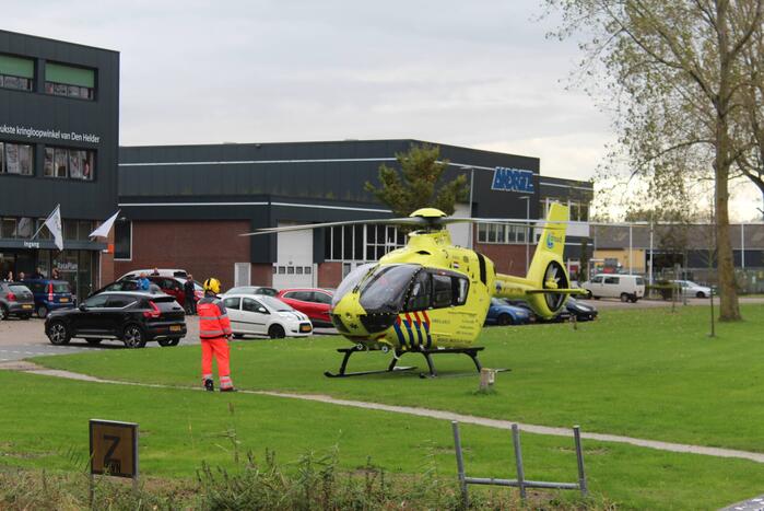 Man raakt zwaargewond in woning