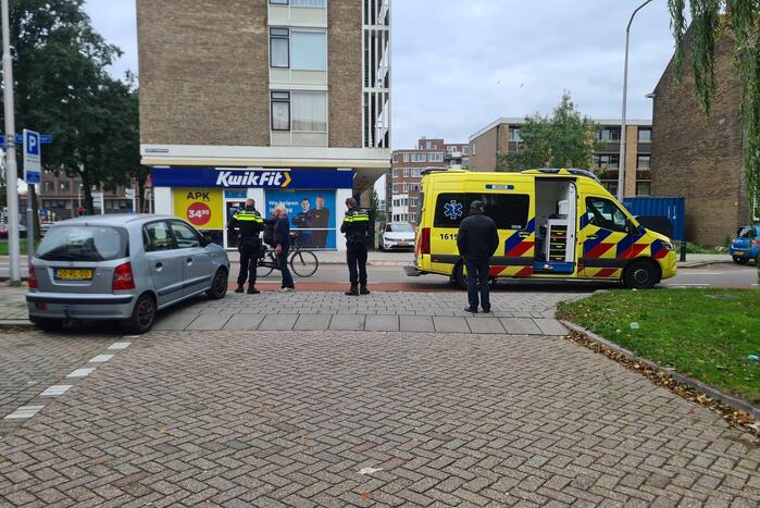 Fietsster gewond bij botsing met auto