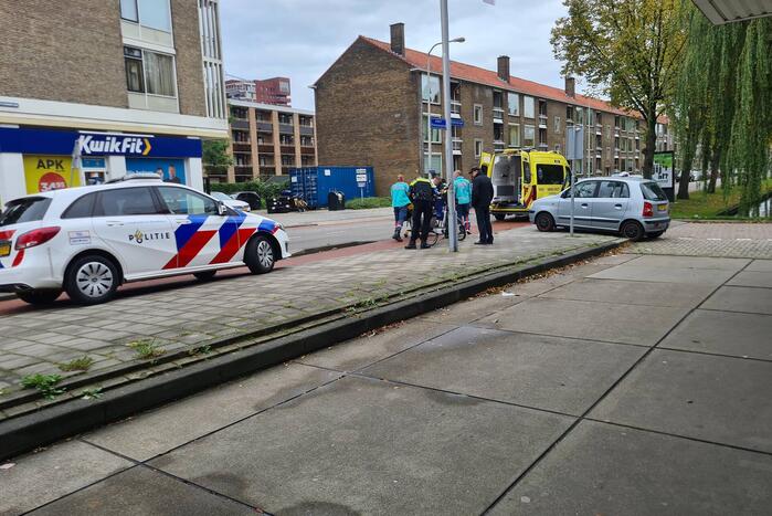 Fietsster gewond bij botsing met auto
