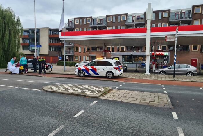 Fietsster gewond bij botsing met auto