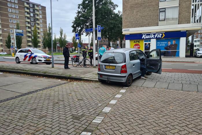 Fietsster gewond bij botsing met auto