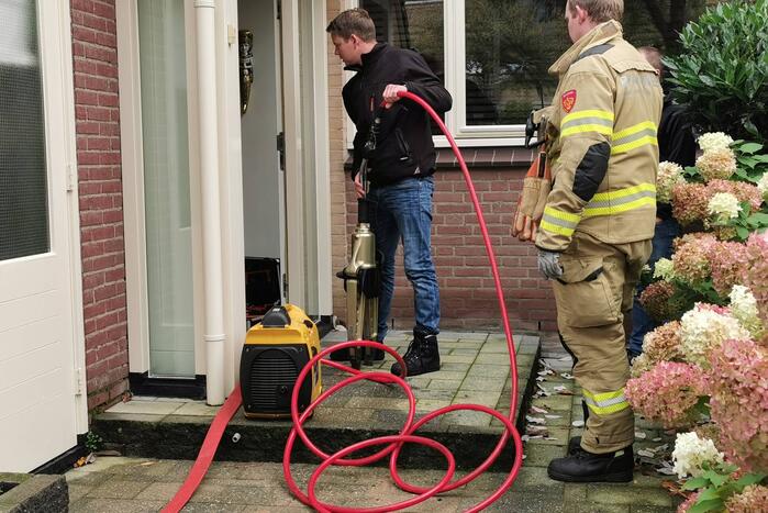 Kapotte hoofdleiding zorgt voor wateroverlast in woning