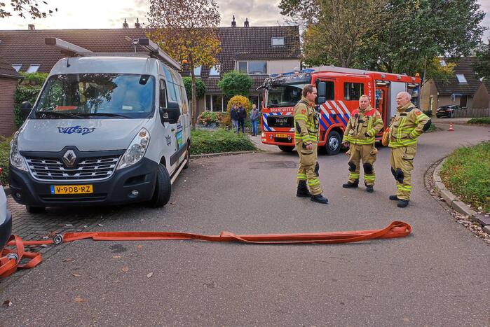 Kapotte hoofdleiding zorgt voor wateroverlast in woning