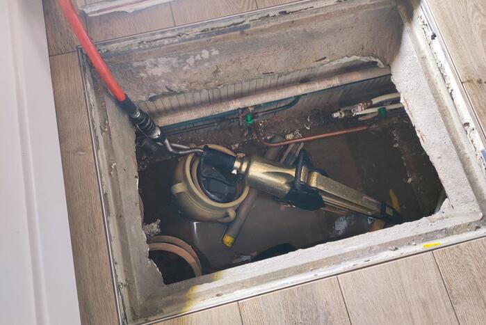 Kapotte hoofdleiding zorgt voor wateroverlast in woning