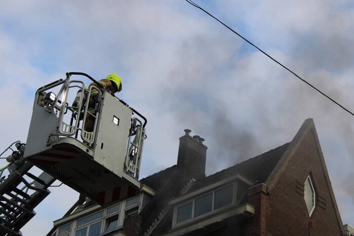 Hevige rookontwikkeling door brand in woning