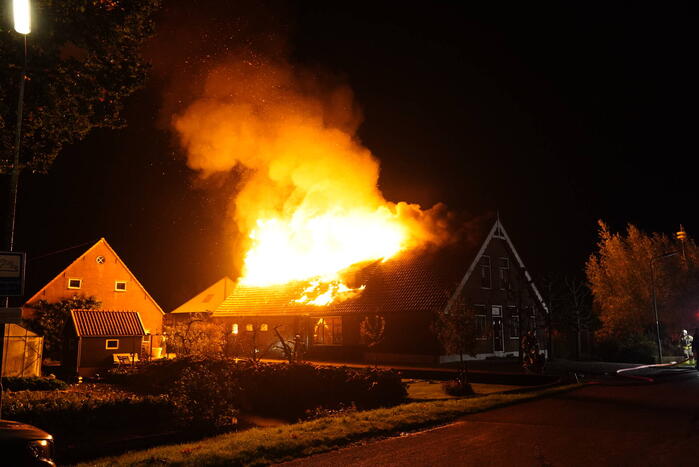 Boerderij verwoest door brand