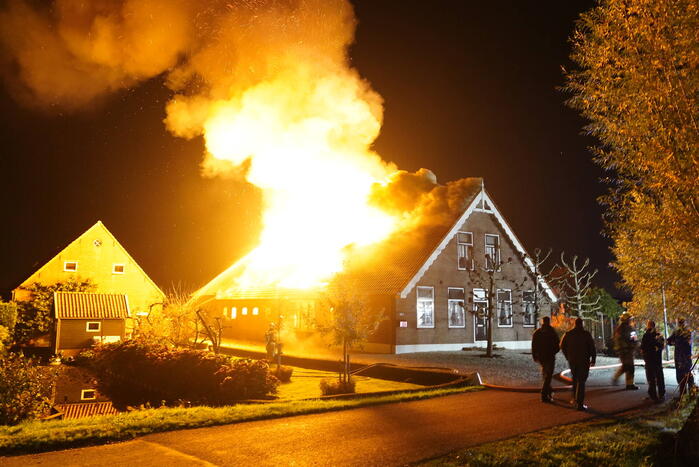 Boerderij verwoest door brand