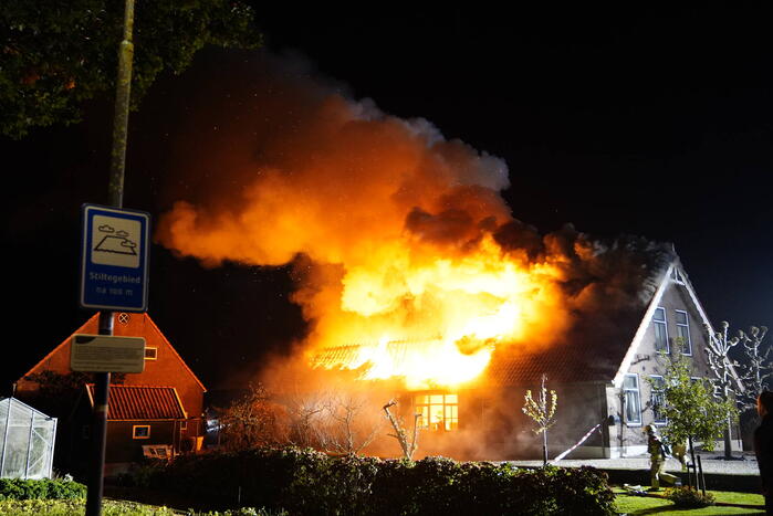 Boerderij verwoest door brand
