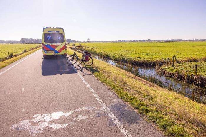 Man belandt met fiets in sloot