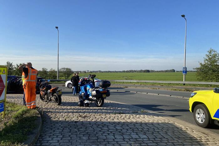 Motorrijder aangereden door auto