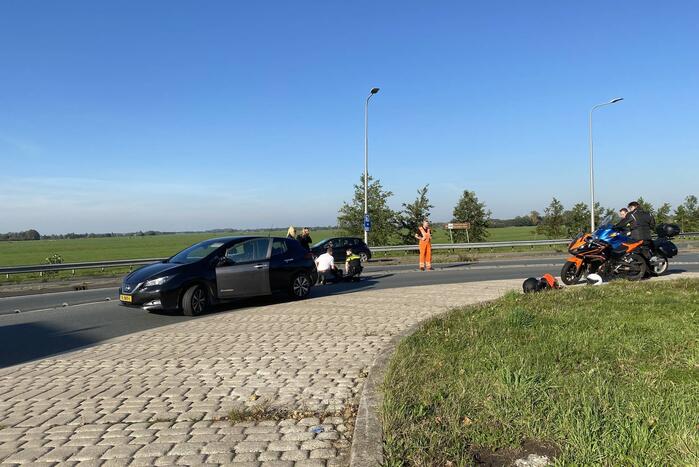 Motorrijder aangereden door auto
