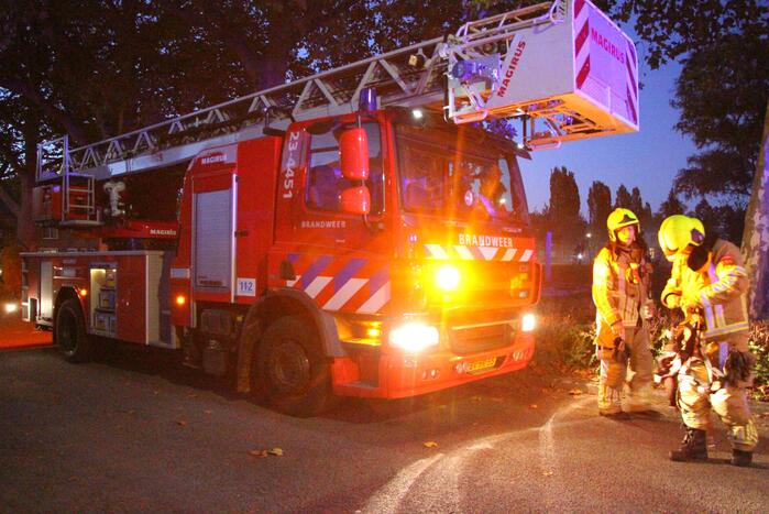 Rookontwikkeling door brand in schoorsteen van woning