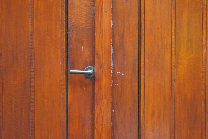 Deur gereformeerde kerk Noorderkerk dichtgekit