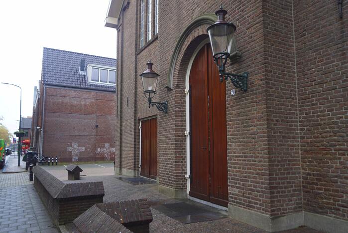 Deur gereformeerde kerk Noorderkerk dichtgekit