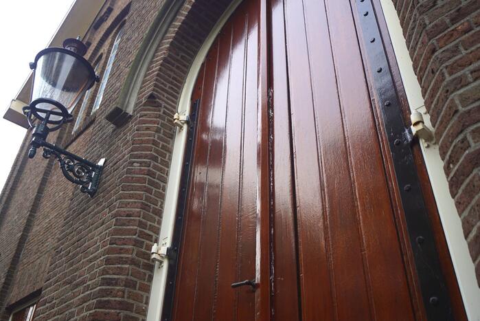 Deur gereformeerde kerk Noorderkerk dichtgekit