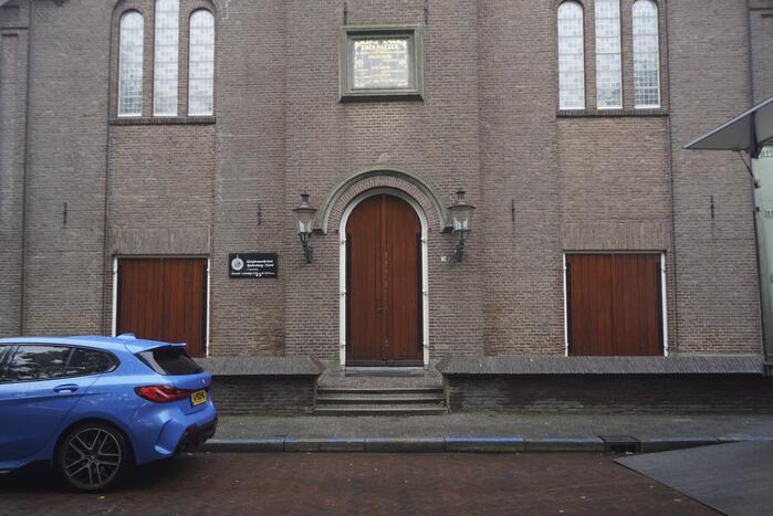 Deur gereformeerde kerk Noorderkerk dichtgekit