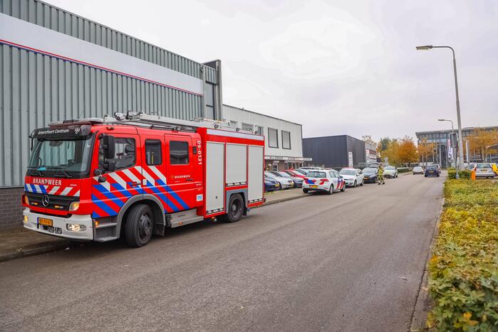 Onderzoek naar vreemde lucht bij autogarage