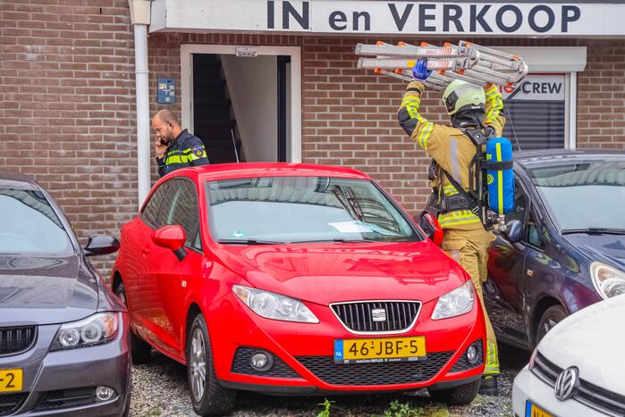 Onderzoek naar vreemde lucht bij autogarage