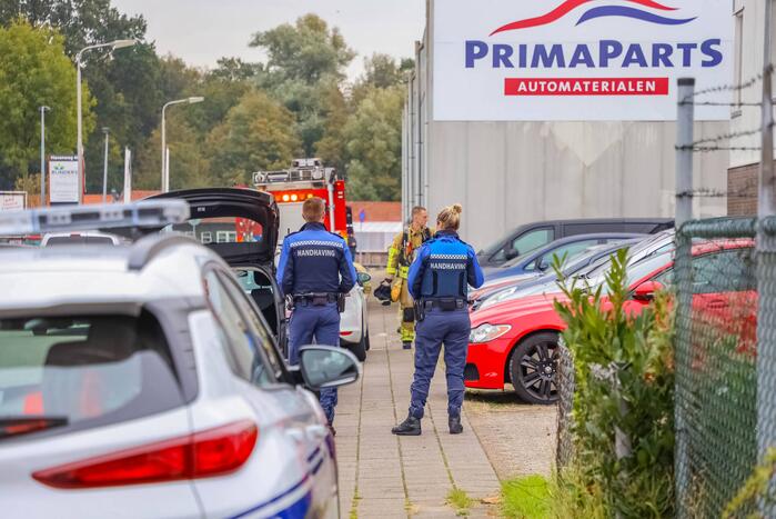 Onderzoek naar vreemde lucht bij autogarage