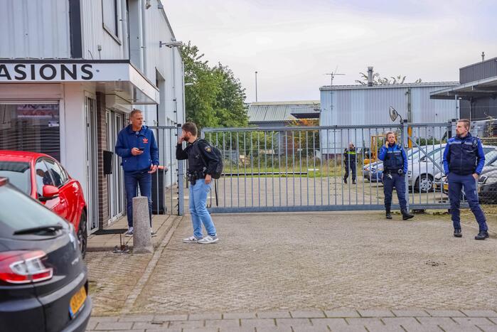 Onderzoek naar vreemde lucht bij autogarage