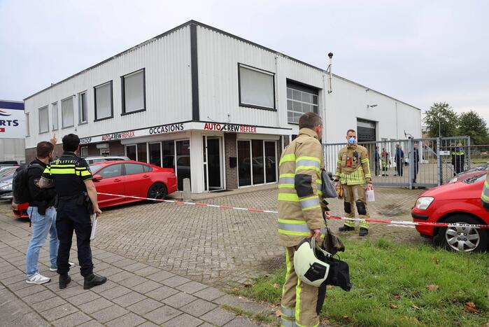 Onderzoek naar vreemde lucht bij autogarage