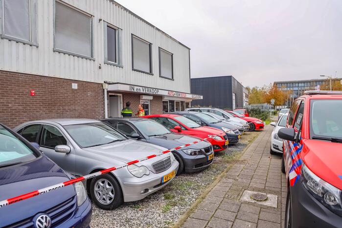 Onderzoek naar vreemde lucht bij autogarage