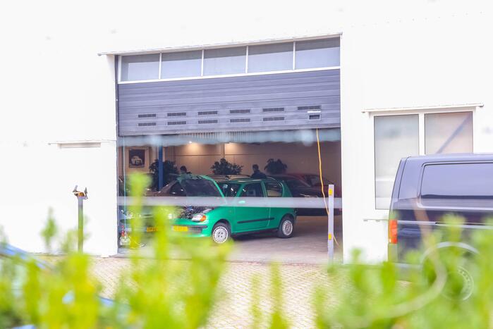 Onderzoek naar vreemde lucht bij autogarage