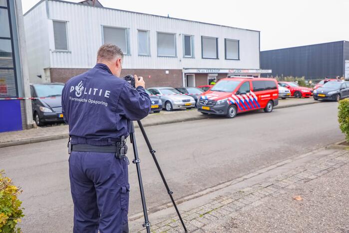 Onderzoek naar vreemde lucht bij autogarage