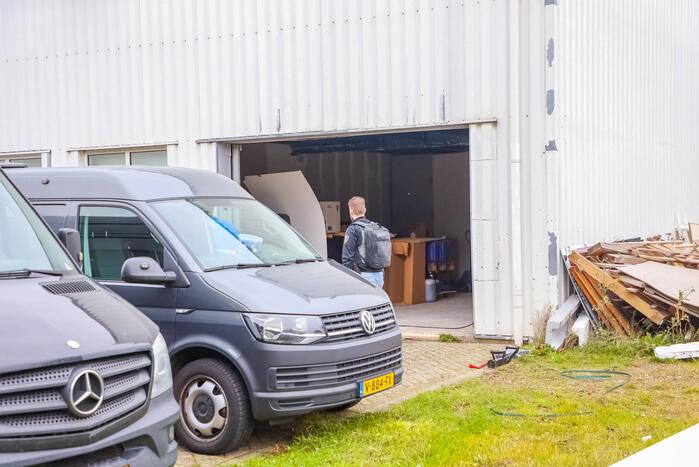 Onderzoek naar vreemde lucht bij autogarage