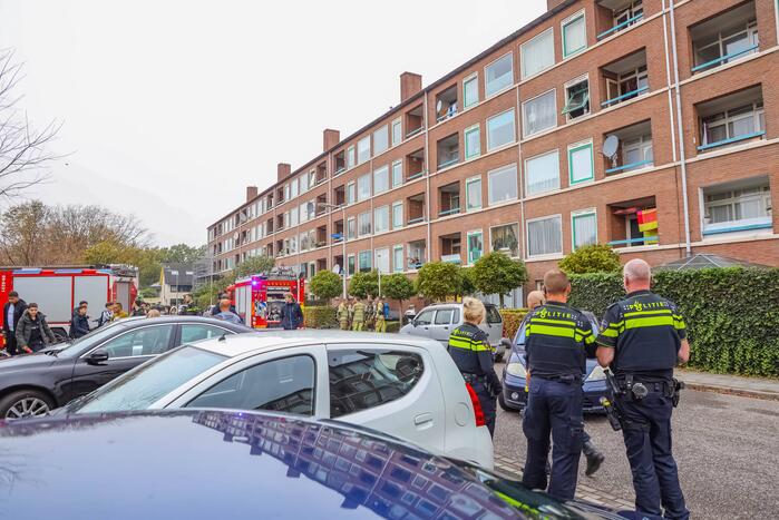 Veel brandweer aanwezig bij woning vol rook
