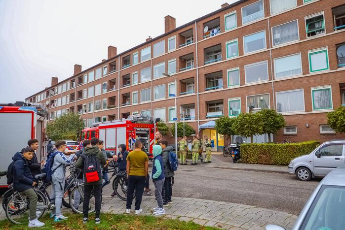 Veel brandweer aanwezig bij woning vol rook