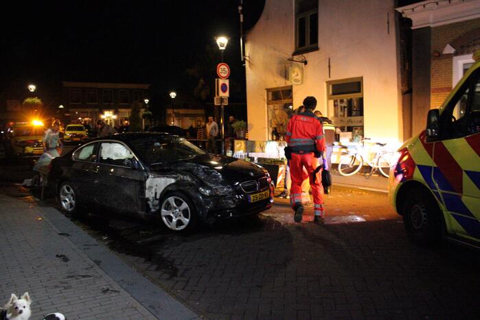 Voetganger zwaargewond nadat auto uit de bocht vliegt