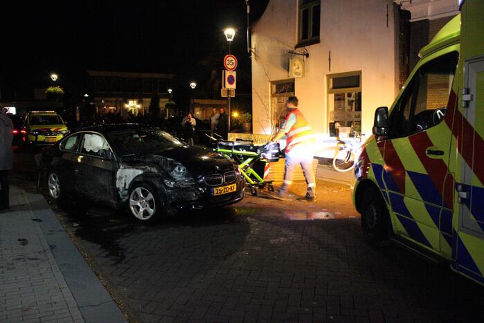 Voetganger zwaargewond nadat auto uit de bocht vliegt