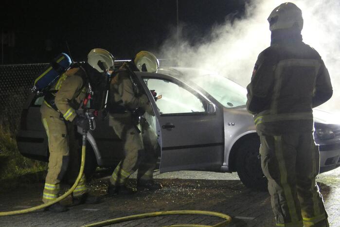 Auto in brand op carpoolplaats