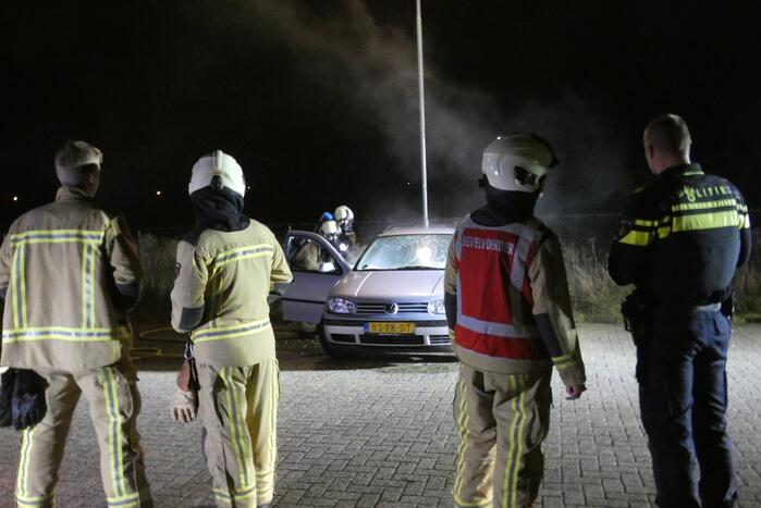 Auto in brand op carpoolplaats