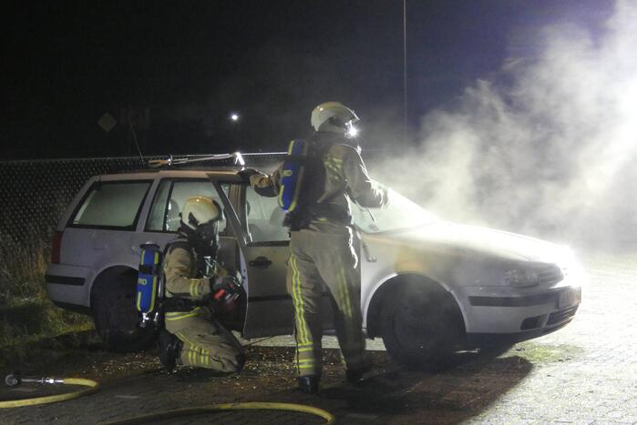 Auto in brand op carpoolplaats