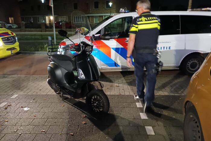 Automobilist ziet scooterrijder over het hoofd