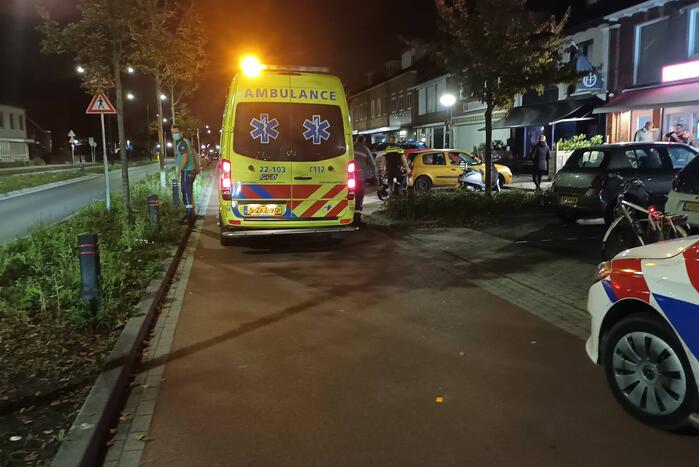 Automobilist ziet scooterrijder over het hoofd