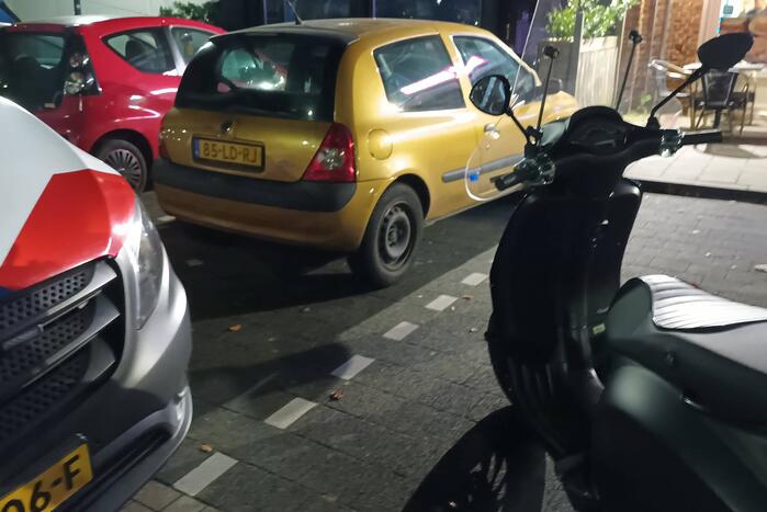 Automobilist ziet scooterrijder over het hoofd