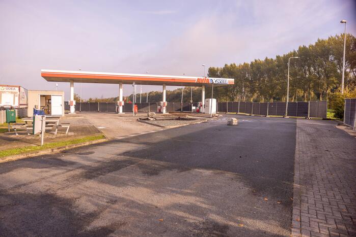 Overleden persoon aangetroffen in uitgebrande bestelbus