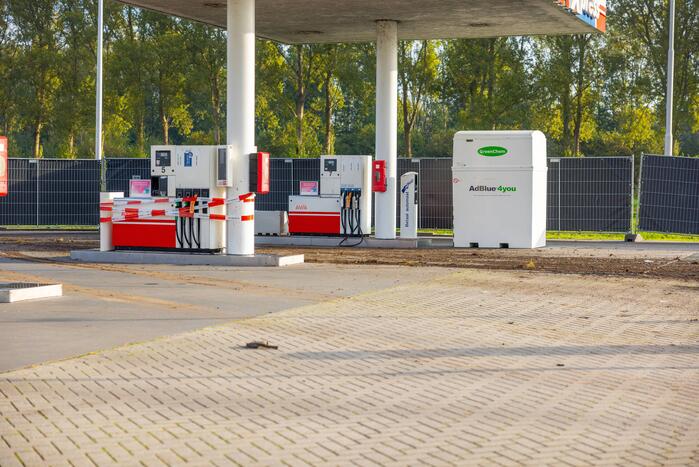 Overleden persoon aangetroffen in uitgebrande bestelbus