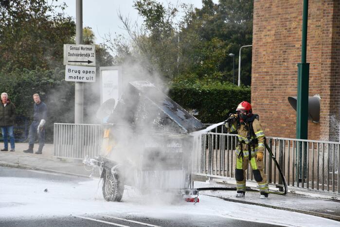 Brand in generator op aanhanger tijdens het rijden