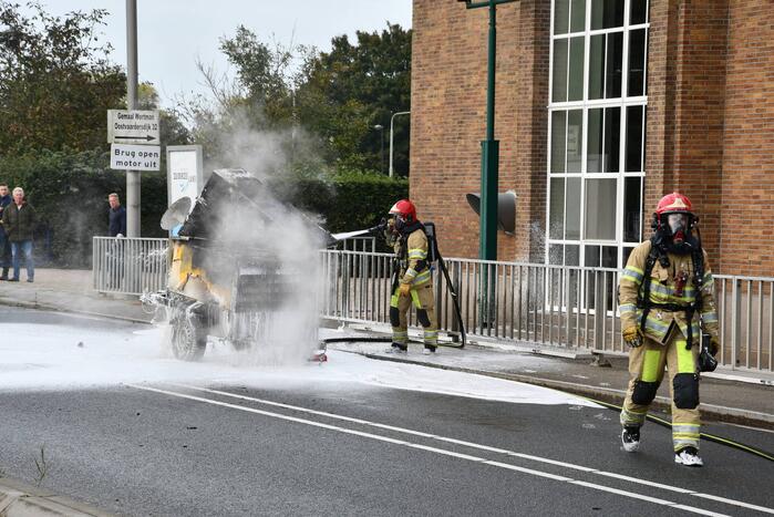 Brand in generator op aanhanger tijdens het rijden