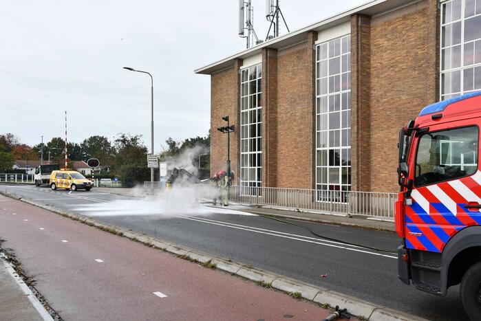 Brand in generator op aanhanger tijdens het rijden